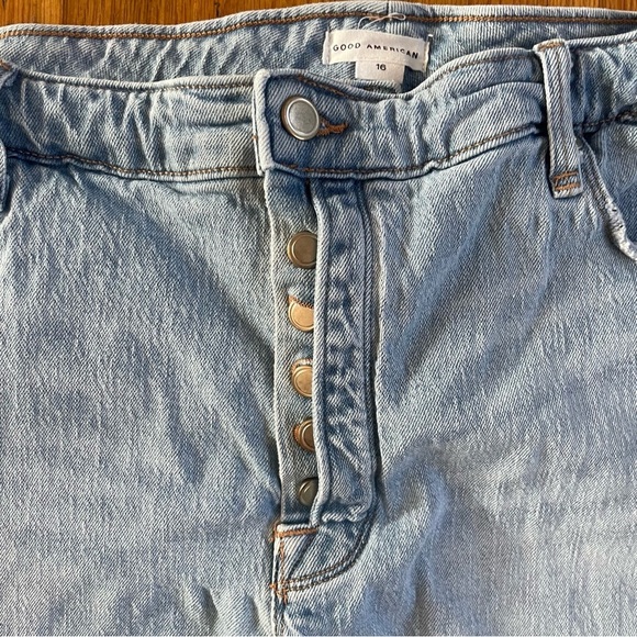 Good American The Bombshell Button Fly Indigo Shorts 16 - Picture 2 of 4